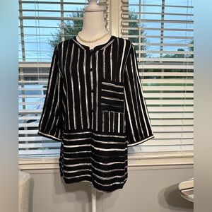 #9)  NWT  Yest  Black & white button down shirt size 10